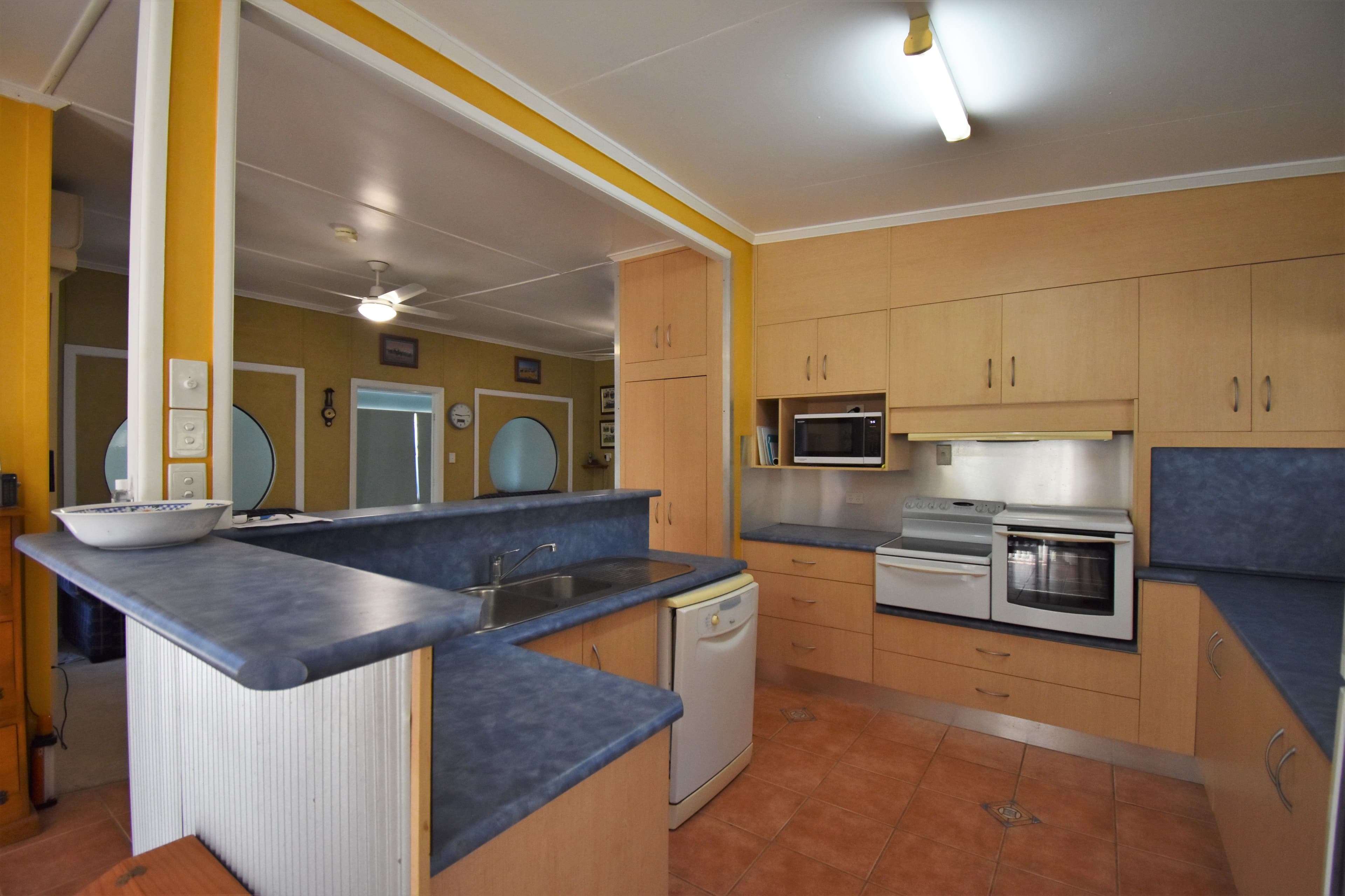 8 Fir Street, Barcaldine QLD 4725, Barcaldine - Thumbnail 3