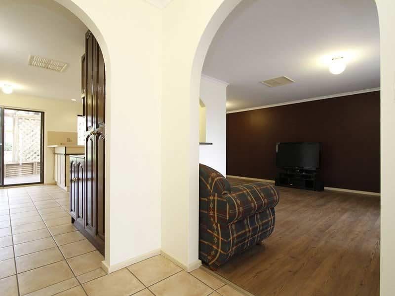 21 Featherstone Drive, HUNTFIELD HEIGHTS SA 5163, Huntfield Heights - Thumbnail 2