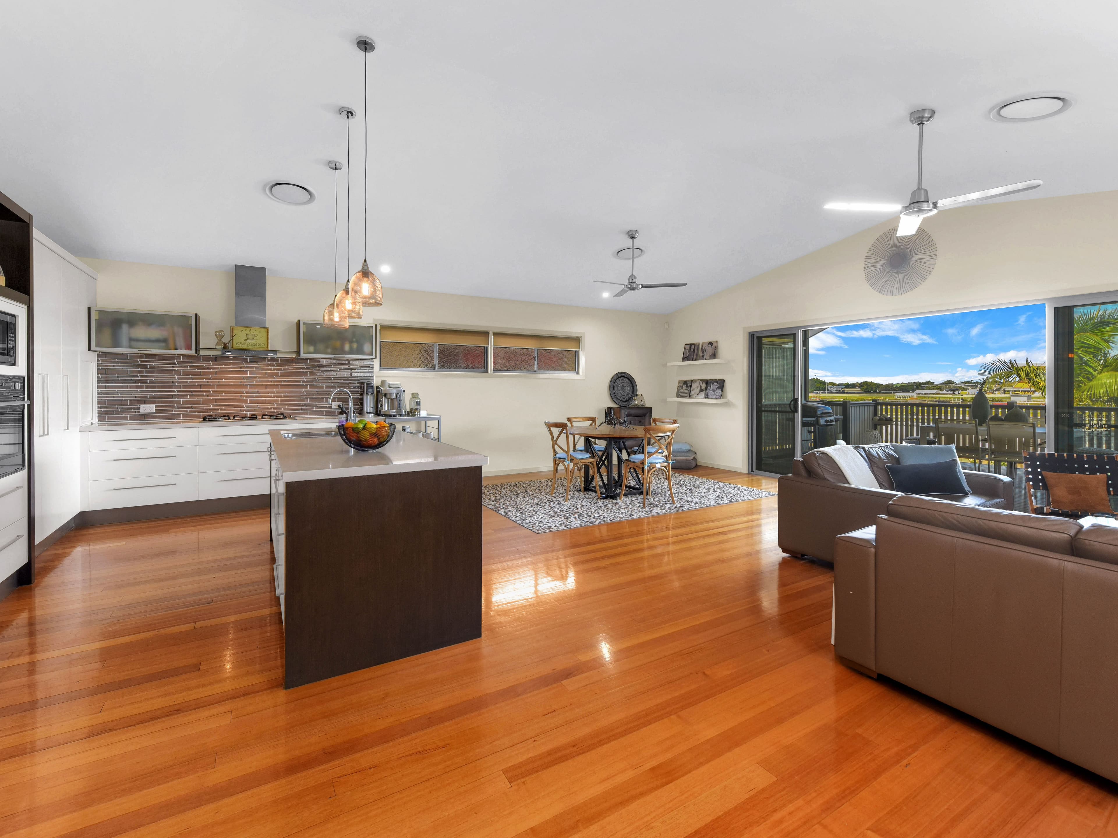 21 Raceview Avenue, Hendra QLD 4011, Hendra - Thumbnail 7