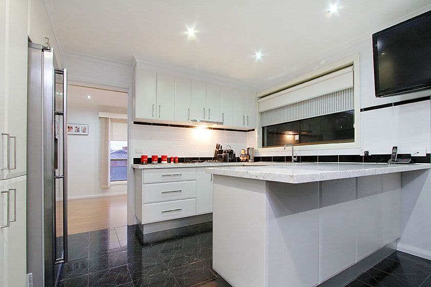 10 Macarthur Court, MILL PARK VIC 3082, Mill Park - Thumbnail 2
