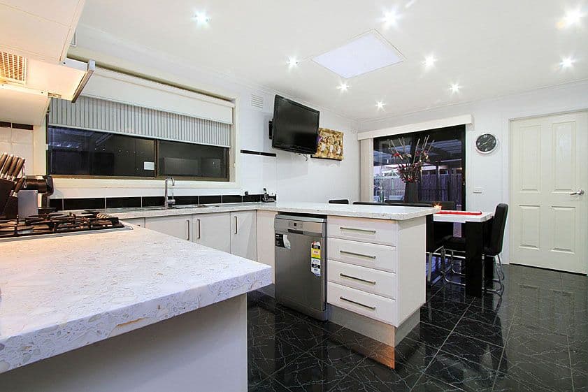 10 Macarthur Court, MILL PARK VIC 3082, Mill Park - Thumbnail 3