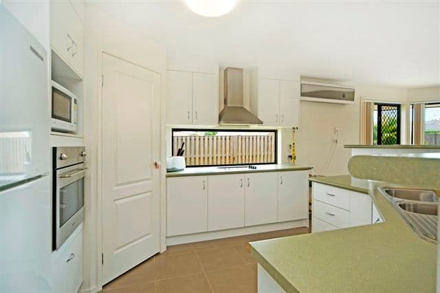 2 Burr Court, PACIFIC PINES QLD 4211, Pacific Pines - Thumbnail 2