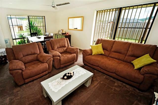 2 Burr Court, PACIFIC PINES QLD 4211, Pacific Pines - Thumbnail 3