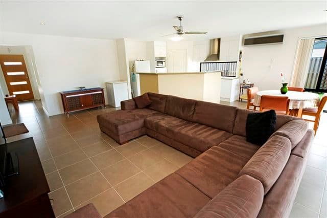 2 Burr Court, PACIFIC PINES QLD 4211, Pacific Pines - Thumbnail 4