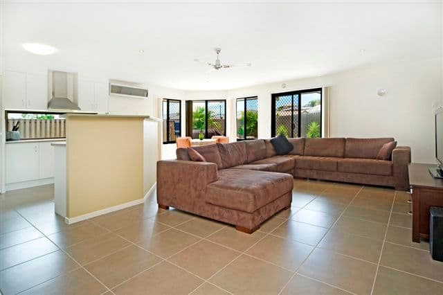 2 Burr Court, PACIFIC PINES QLD 4211, Pacific Pines - Thumbnail 8