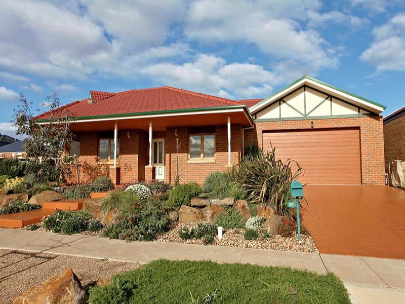 26 Glen Drouitt Drive, Caroline Springs - Image 1