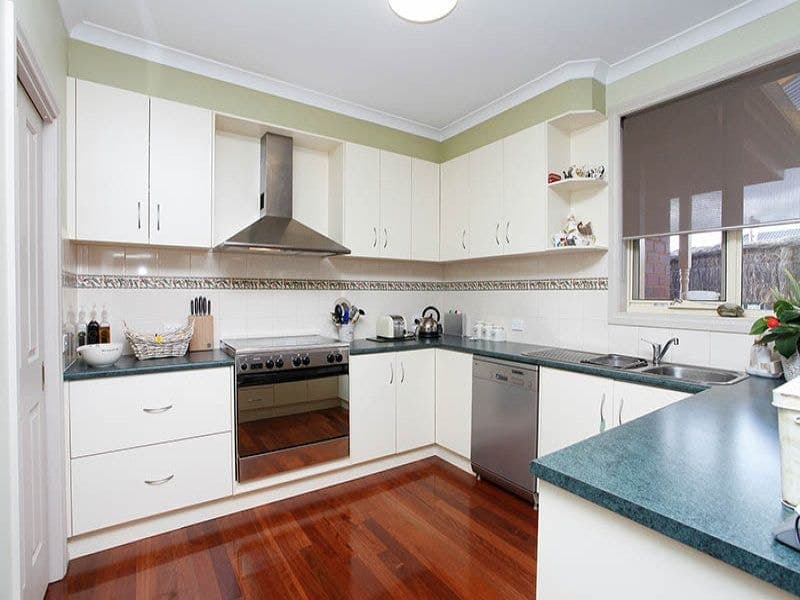 26 Glen Drouitt Drive, Caroline Springs - Thumbnail 3