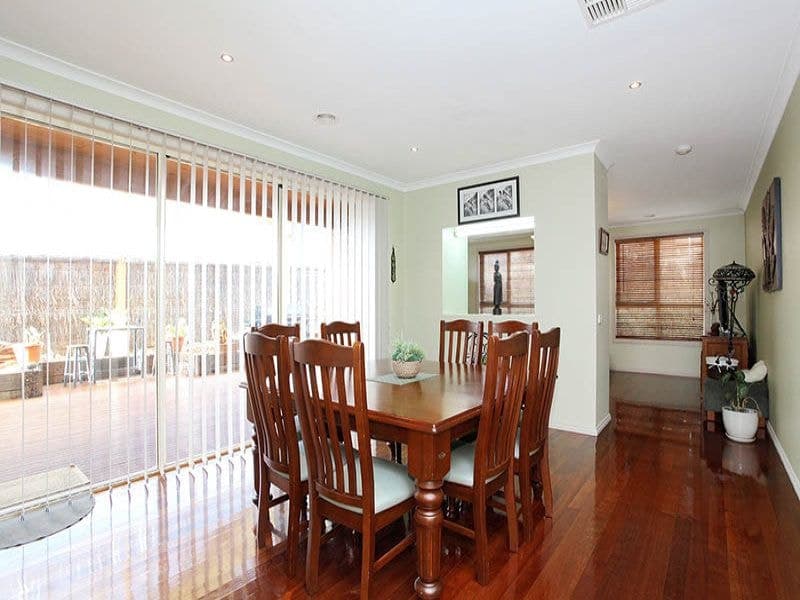 26 Glen Drouitt Drive, Caroline Springs - Thumbnail 4