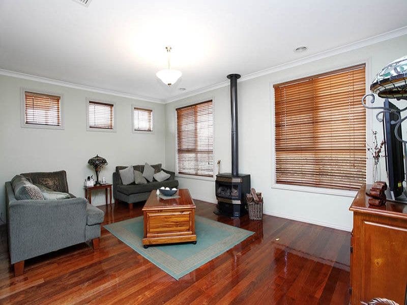 26 Glen Drouitt Drive, Caroline Springs - Thumbnail 5