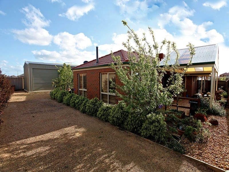 26 Glen Drouitt Drive, Caroline Springs - Thumbnail 7
