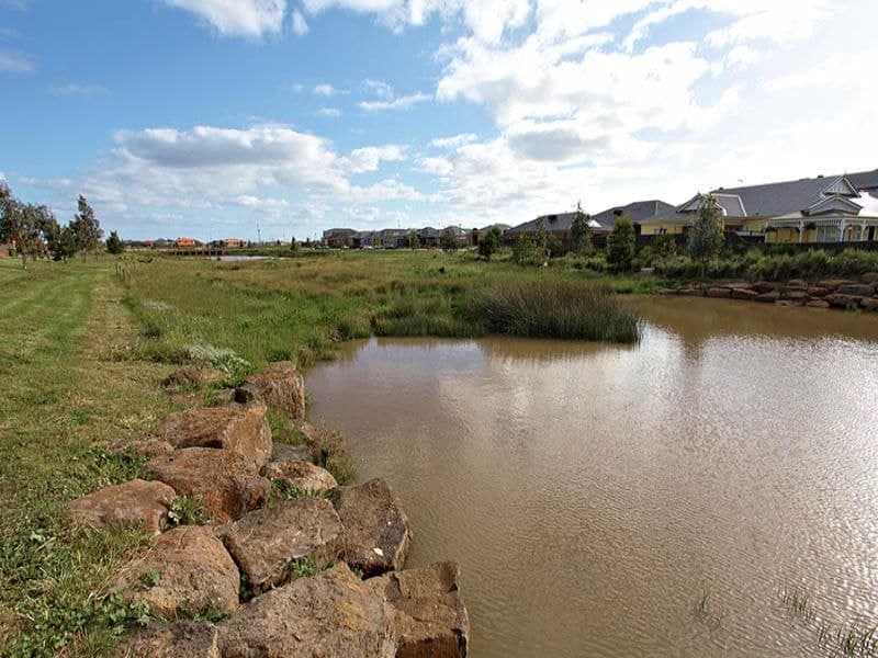 26 Glen Drouitt Drive, Caroline Springs - Thumbnail 8