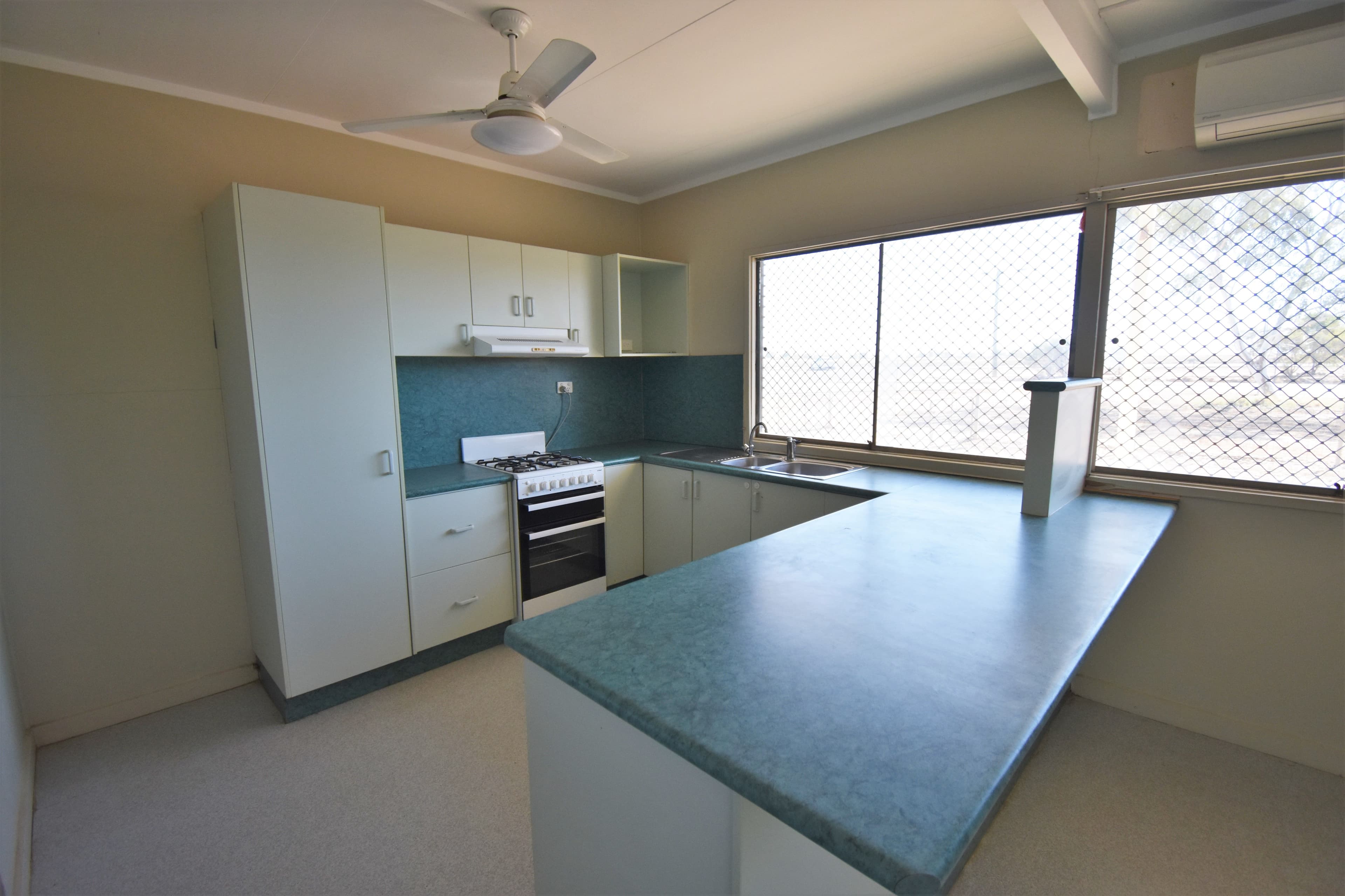 61 Ilfracombe Road, Longreach QLD 4730, Longreach - Thumbnail 5