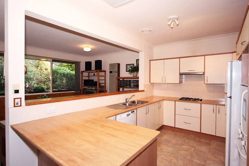 12 Roseland Grove, DONCASTER VIC 3108, Doncaster - Thumbnail 2
