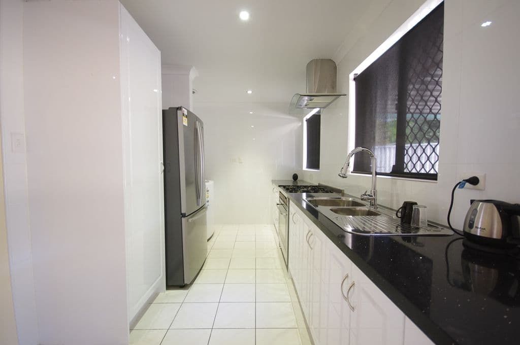 298 Illawarra Crescent, BALLAJURA WA 6066, Ballajura - Thumbnail 6