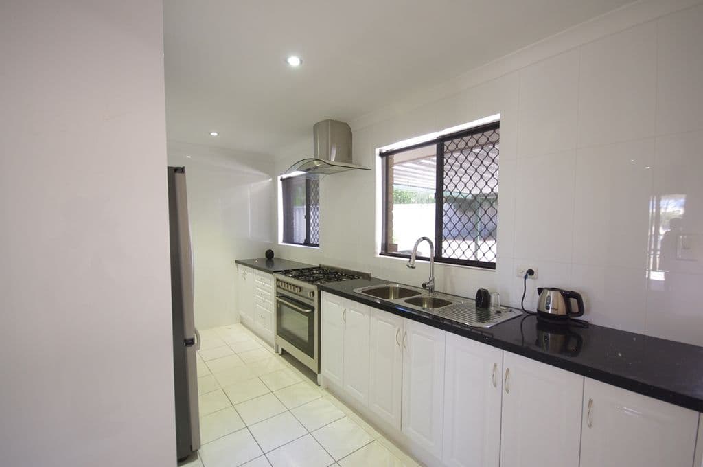 298 Illawarra Crescent, BALLAJURA WA 6066, Ballajura - Thumbnail 7