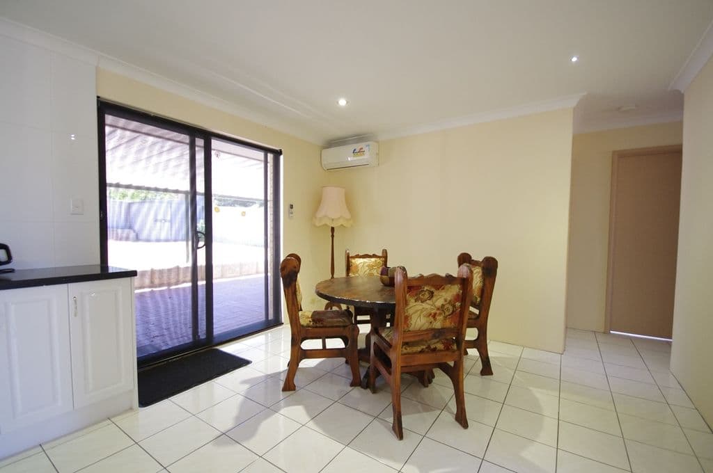 298 Illawarra Crescent, BALLAJURA WA 6066, Ballajura - Thumbnail 8