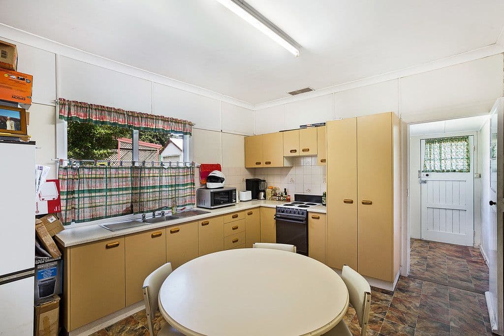 72 North Street, Mount Lofty QLD 4350, Mount Lofty - Thumbnail 2