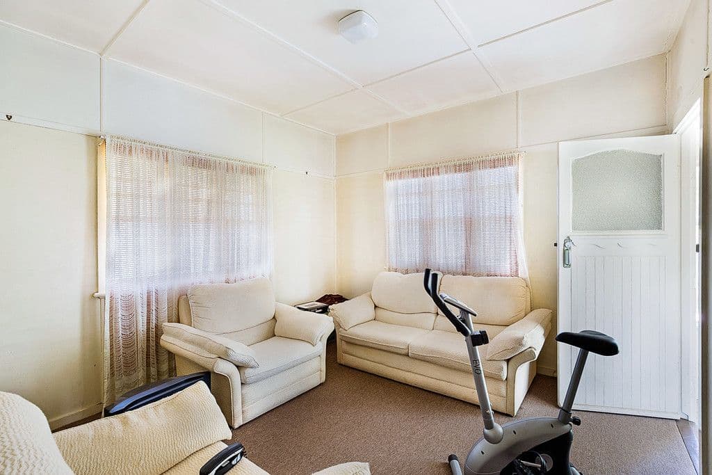 72 North Street, Mount Lofty QLD 4350, Mount Lofty - Thumbnail 3