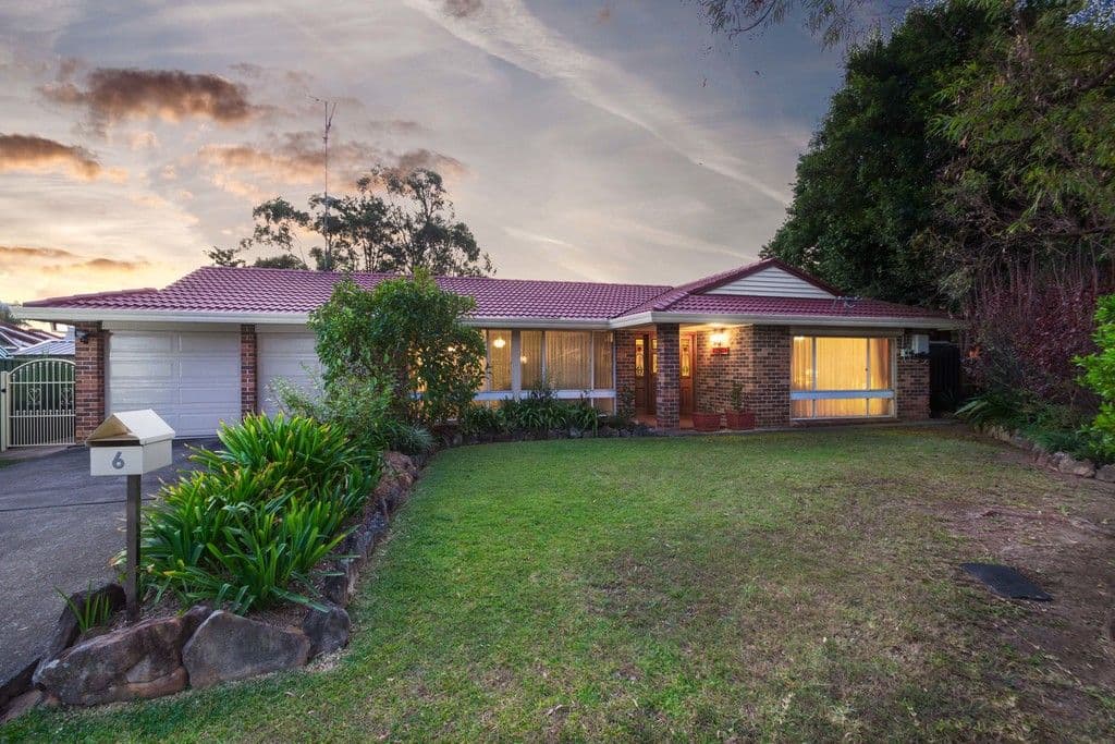 6 Farley Place, Londonderry - Image 1