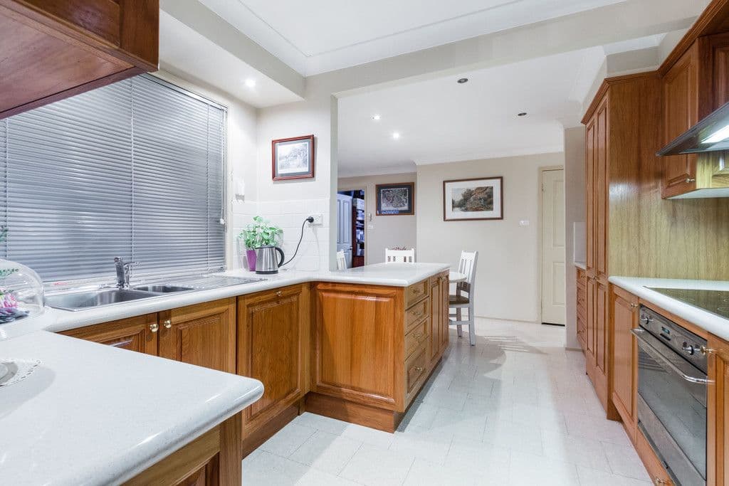 6 Farley Place, Londonderry - Thumbnail 2