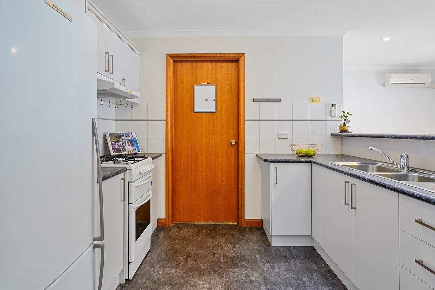 2 Avalon Road, Marion SA 5043, Marion - Thumbnail 5