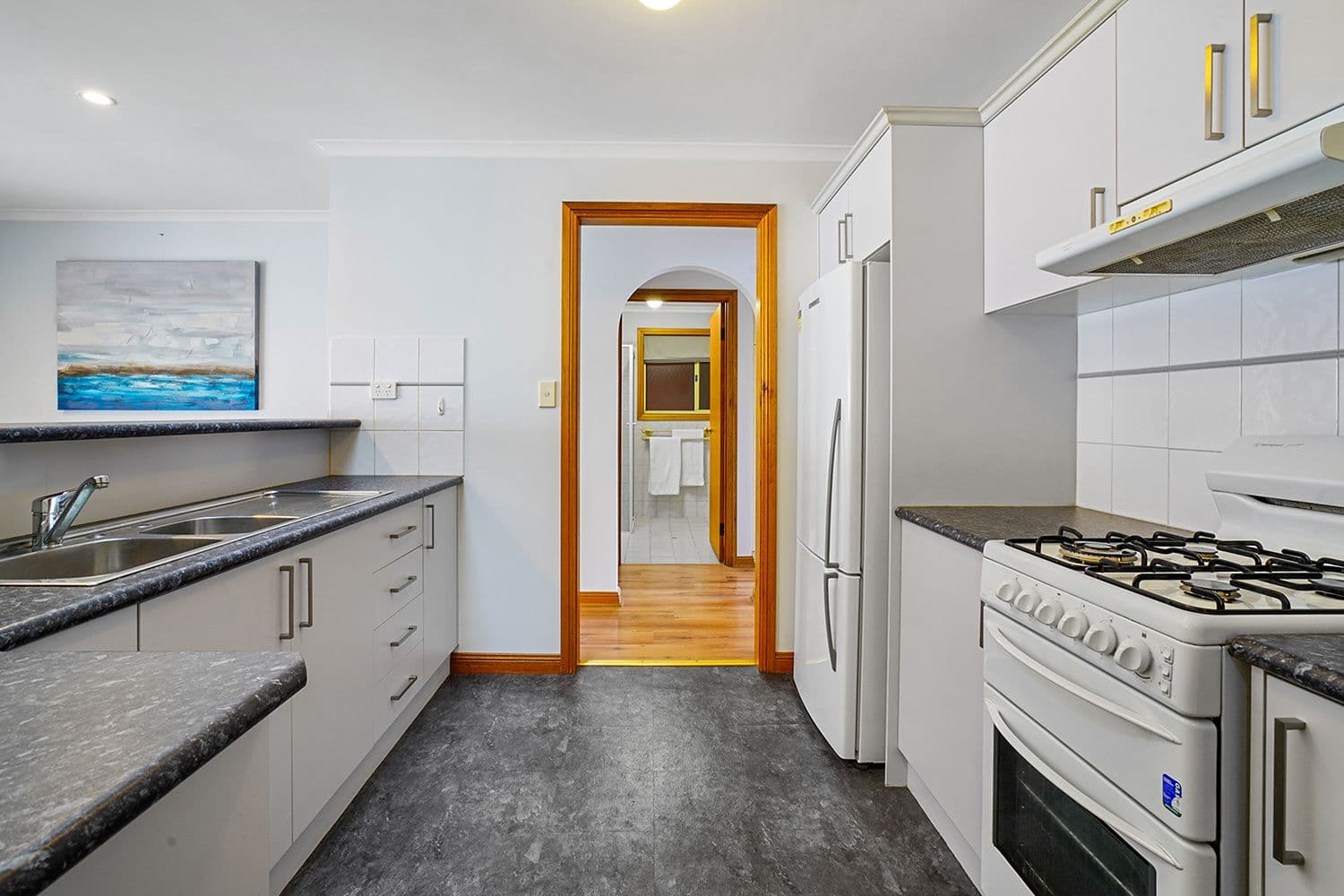 2 Avalon Road, Marion SA 5043, Marion - Thumbnail 6