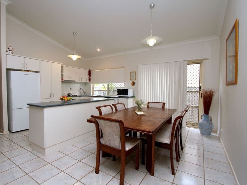22 Khandalla Street, UPPER MOUNT GRAVATT QLD 4122, Upper Mount Gravatt - Thumbnail 2
