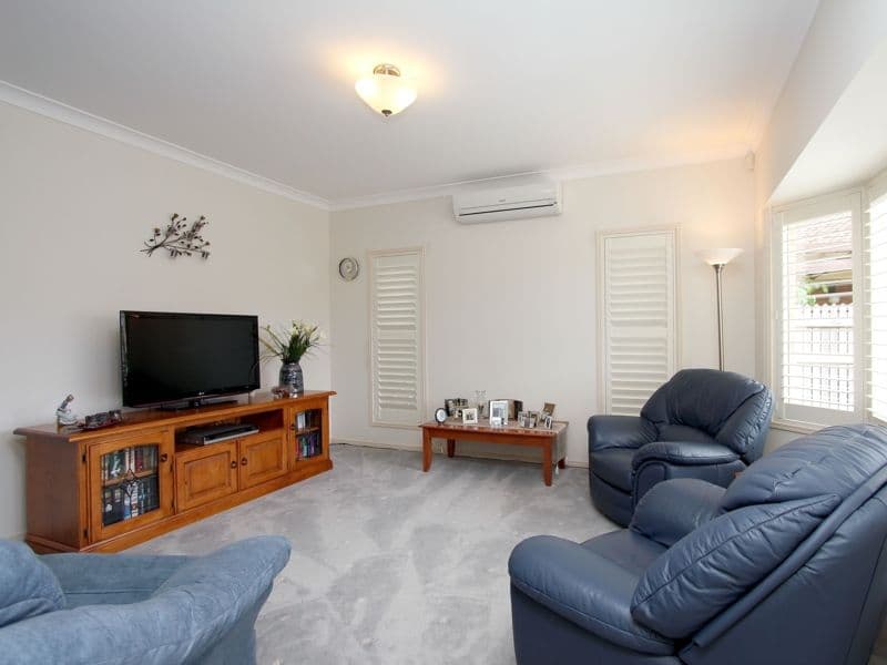 22 Khandalla Street, UPPER MOUNT GRAVATT QLD 4122, Upper Mount Gravatt - Thumbnail 4