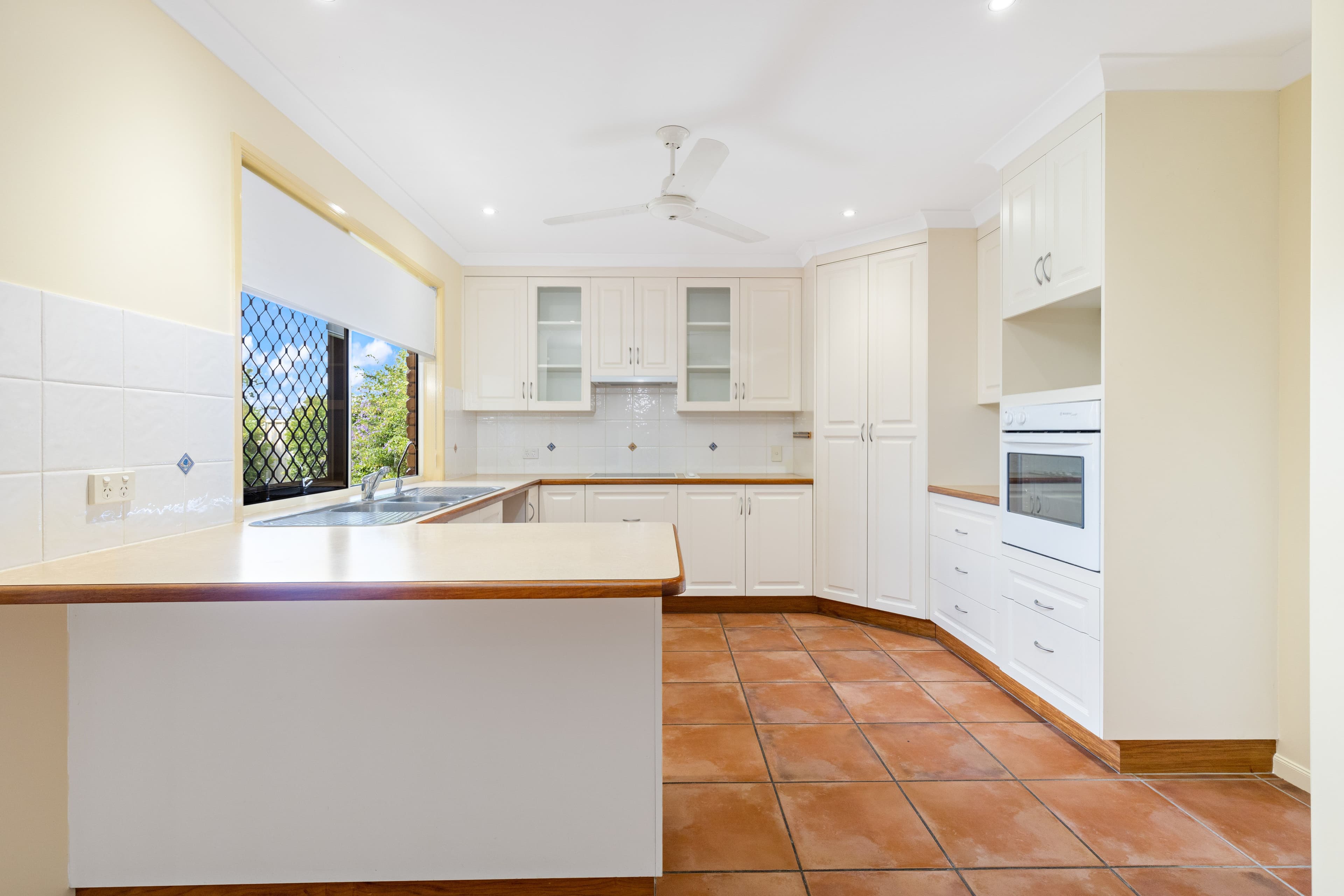 7 Callaghan Street, Emerald QLD 4720, Emerald - Thumbnail 4