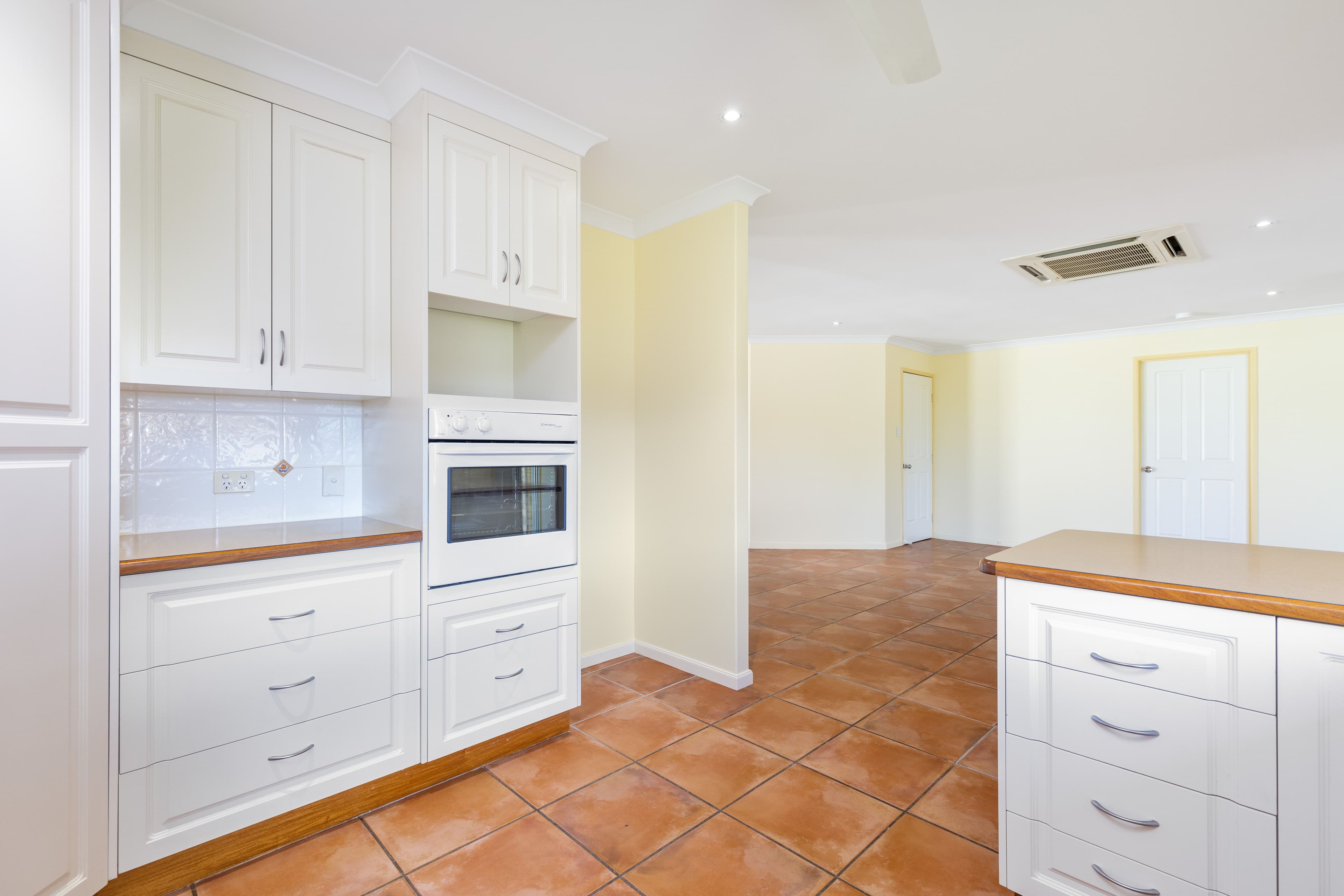 7 Callaghan Street, Emerald QLD 4720, Emerald - Thumbnail 6