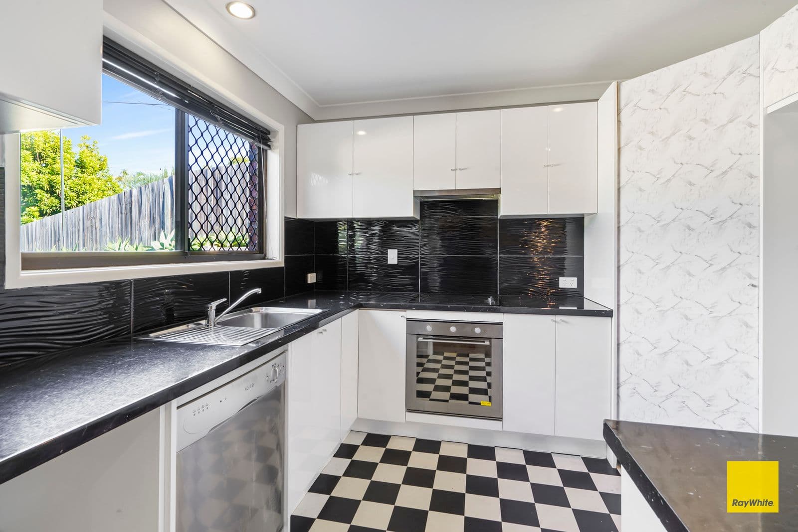5 Carlisle Street, Alexandra Hills QLD 4161, Alexandra Hills - Thumbnail 3