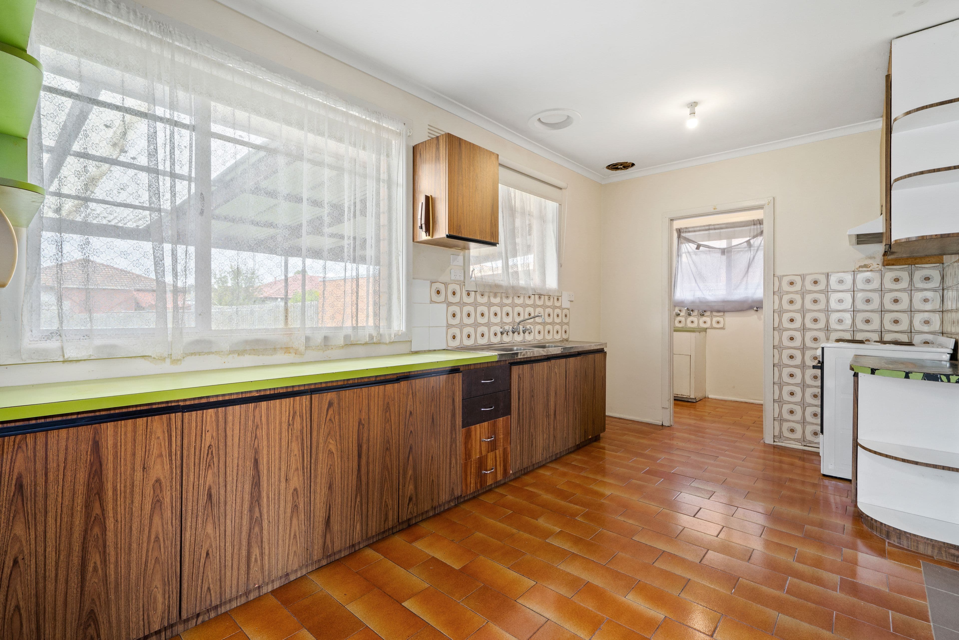 16 Chenies Street, Reservoir VIC 3073, Reservoir - Thumbnail 4