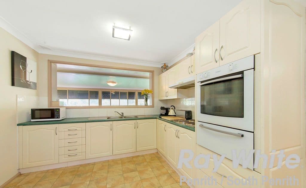 27 Gatehouse Circuit, Werrington Downs - Thumbnail 2