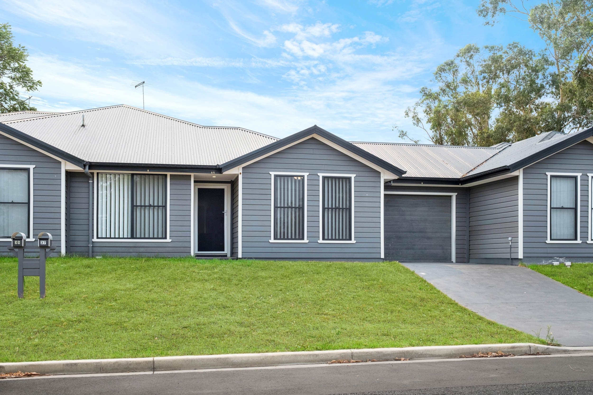 2/37 Vanderville Street, The Oaks NSW 2570, The Oaks - Image 1