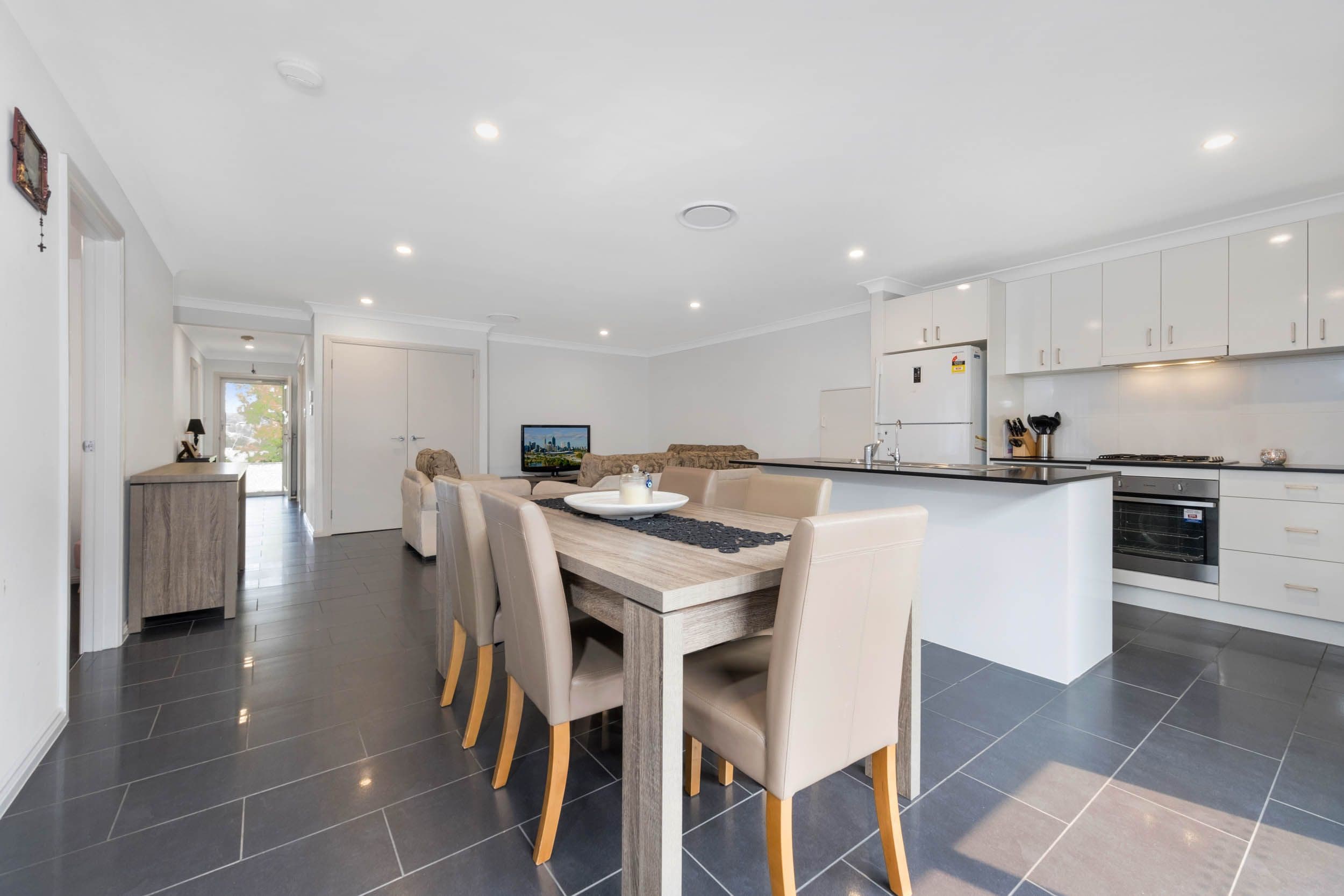 2/37 Vanderville Street, The Oaks NSW 2570, The Oaks - Thumbnail 2