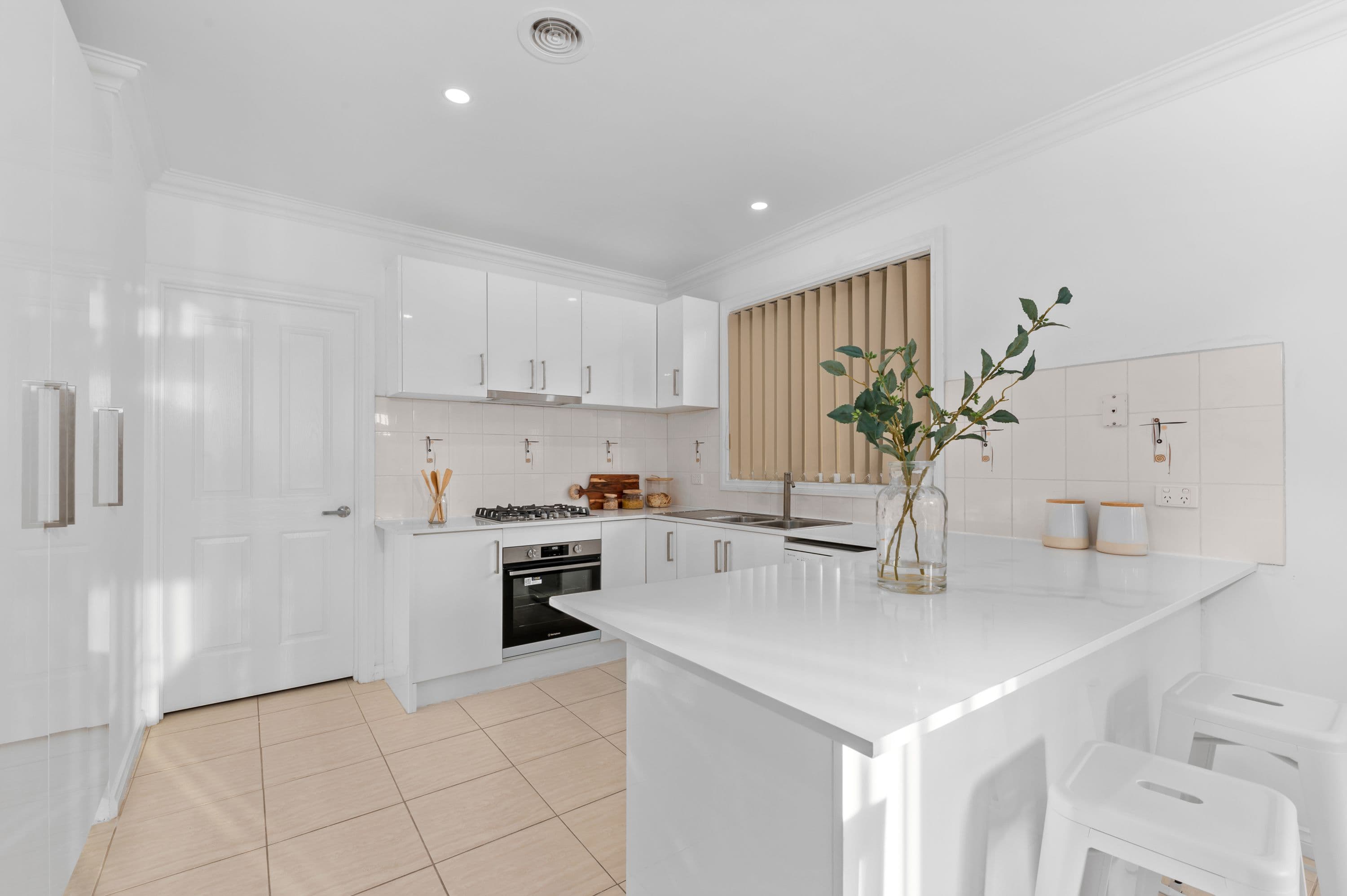 16 Aristocrat Terrace, South Morang VIC 3752, South Morang - Thumbnail 2