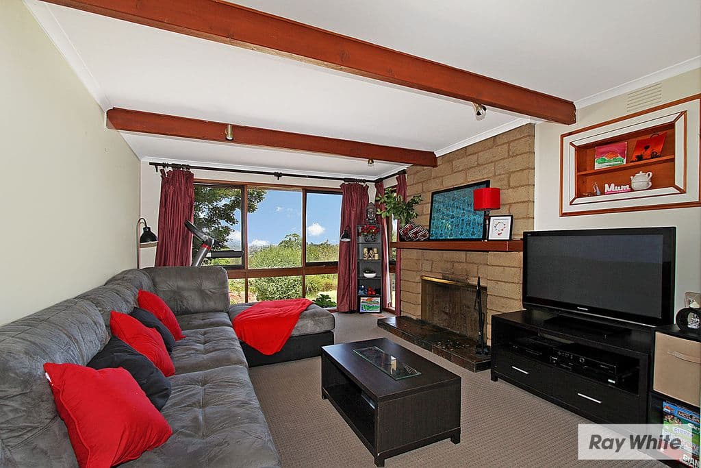 11 EASTWOOD Crescent, Mooroolbark VIC 3138, Mooroolbark - Thumbnail 2