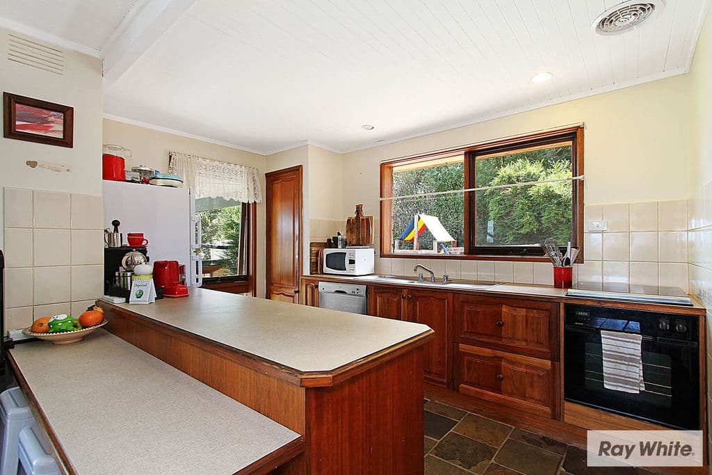 11 EASTWOOD Crescent, Mooroolbark VIC 3138, Mooroolbark - Thumbnail 3
