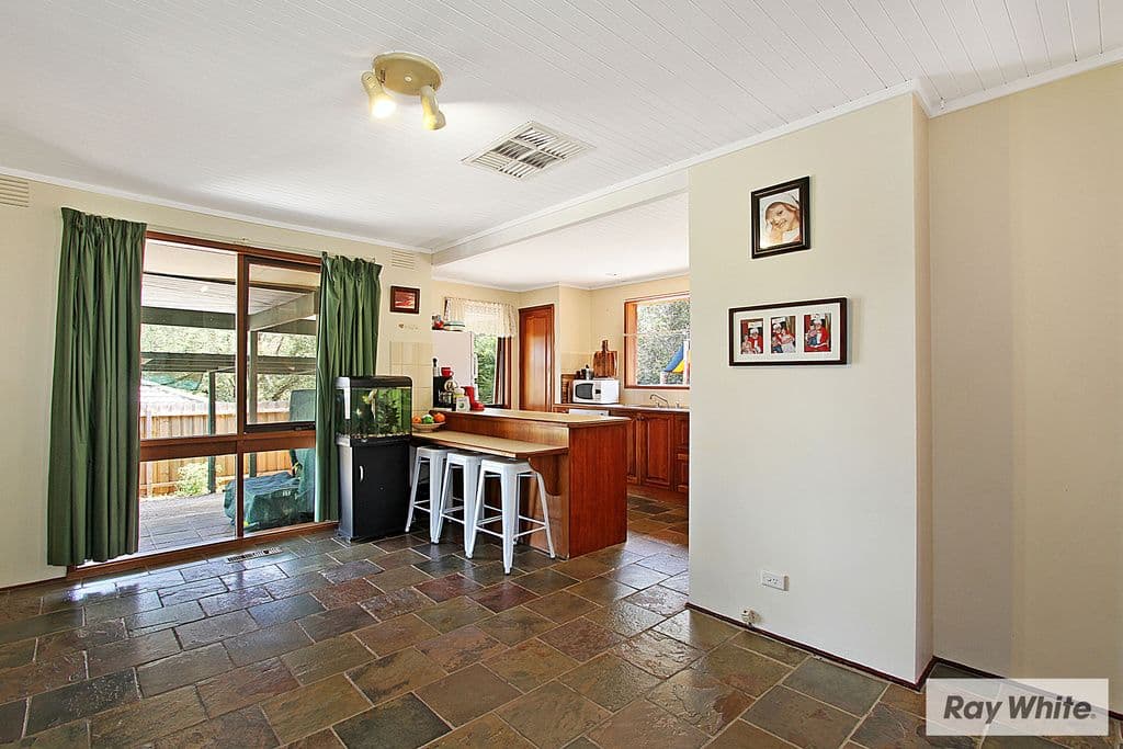 11 EASTWOOD Crescent, Mooroolbark VIC 3138, Mooroolbark - Thumbnail 4