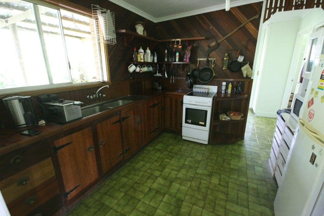 18 Kippen Road, Sarina QLD 4737, Sarina - Thumbnail 2