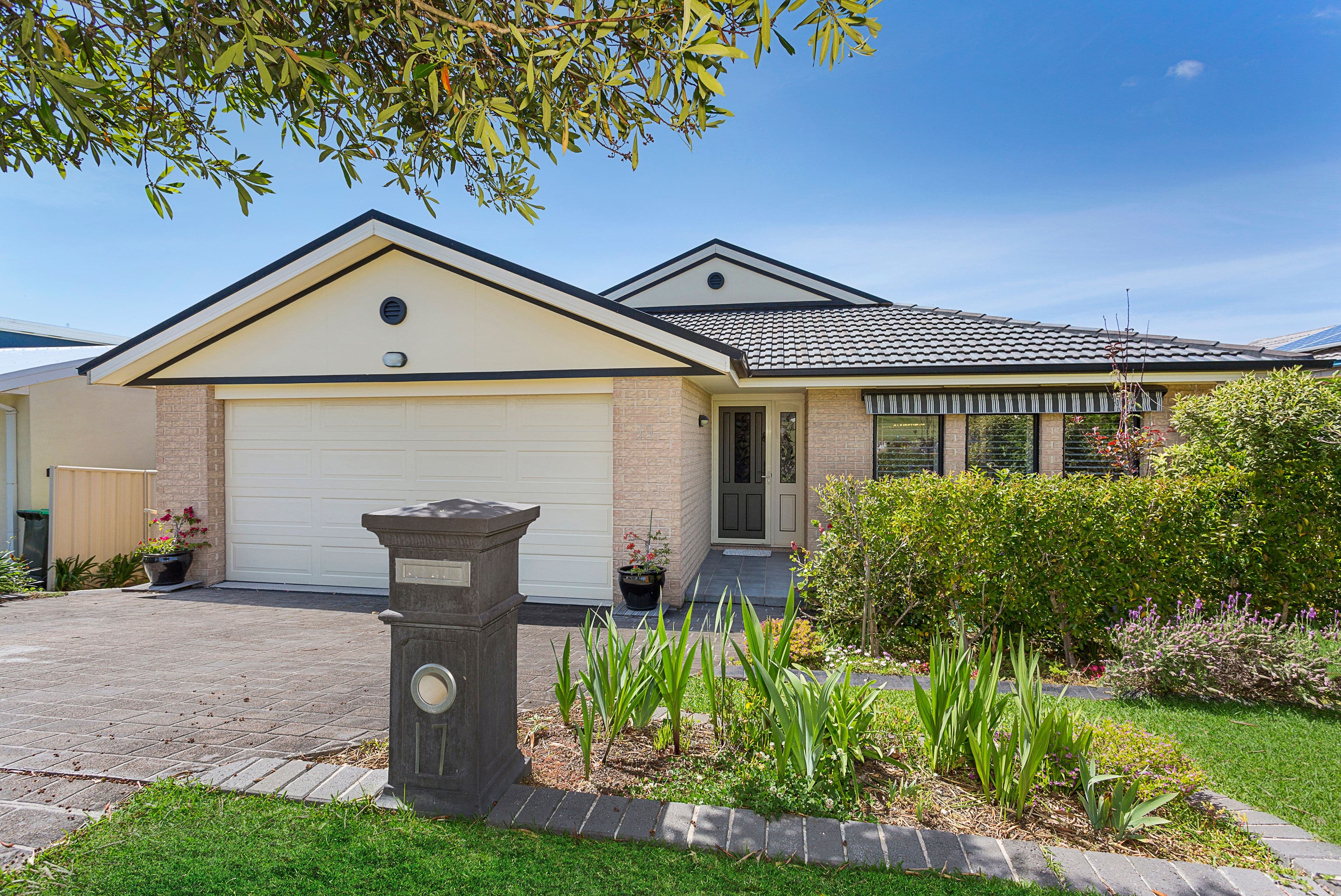 17 Hartog Court, Shell Cove - Image 1