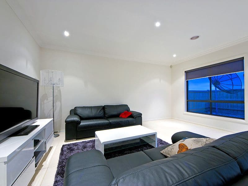 9 Holiday Court, TRUGANINA VIC 3029, Truganina - Thumbnail 2