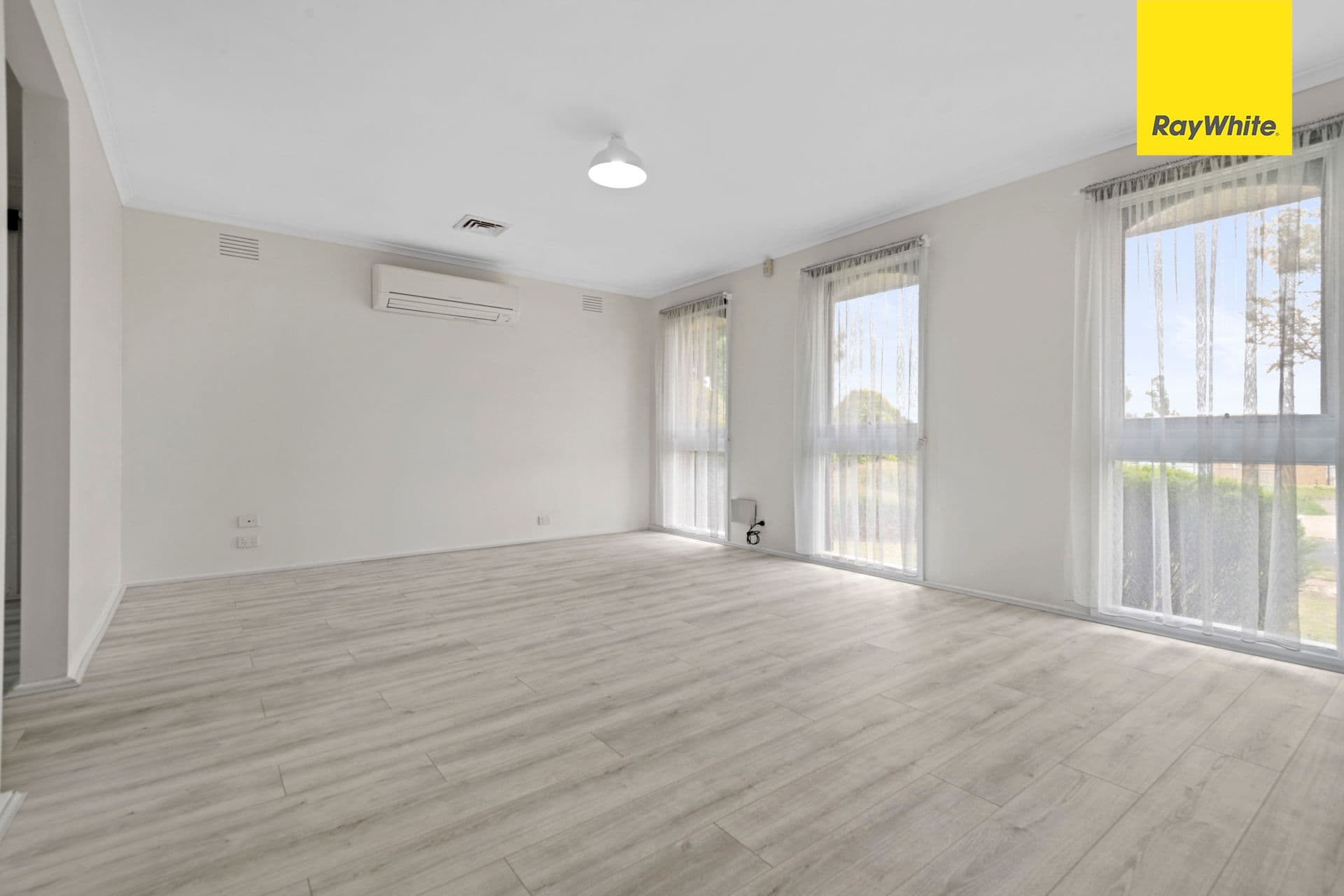 1 Chelmsford Way, Melton West VIC 3337, Melton West - Thumbnail 3