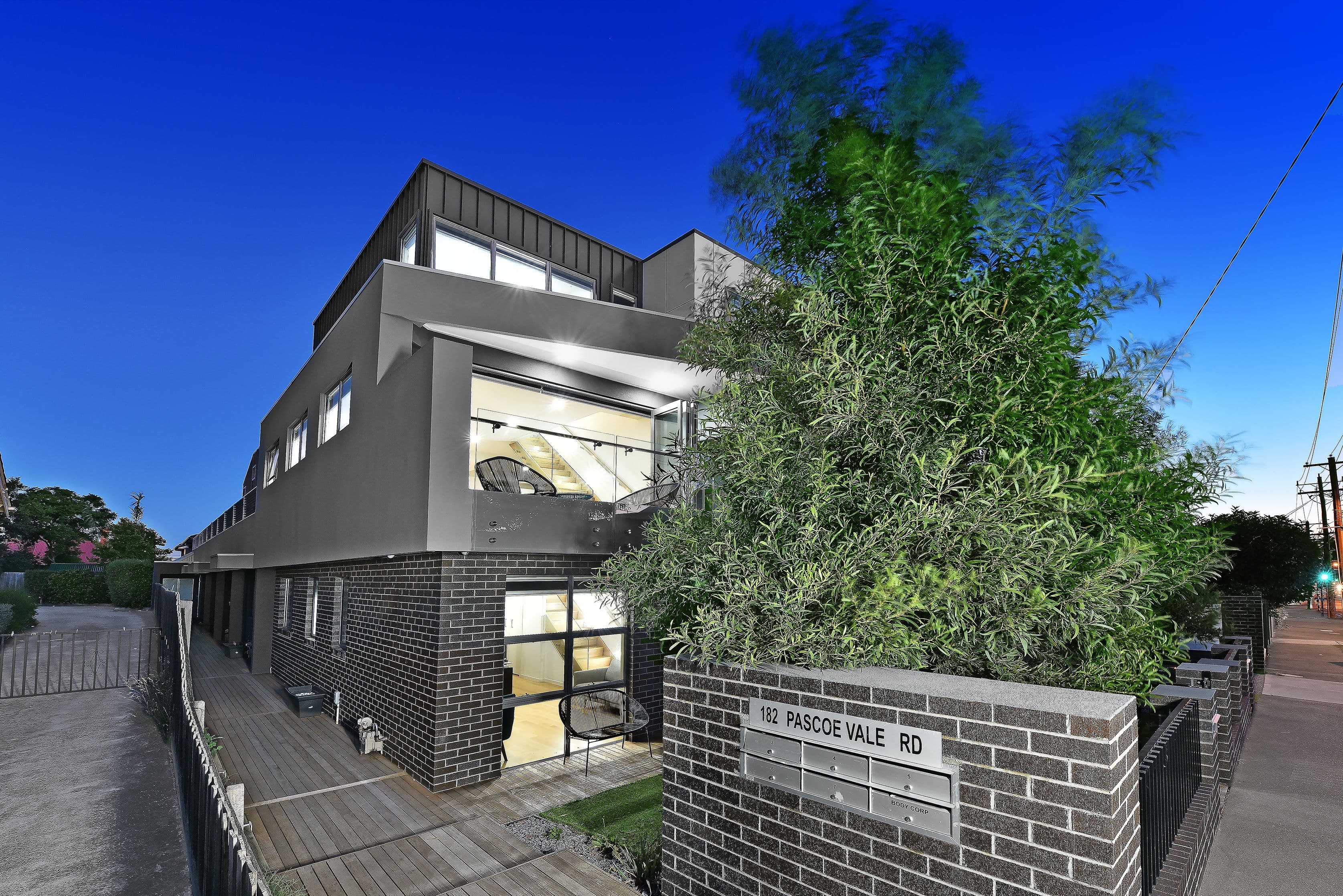 182 Pascoe Vale Road, Moonee Ponds VIC 3039, Moonee Ponds - Thumbnail 2