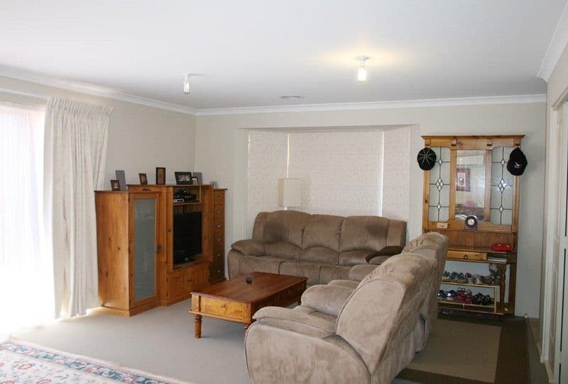 24 Julian Place, YASS NSW 2582, Yass - Thumbnail 2