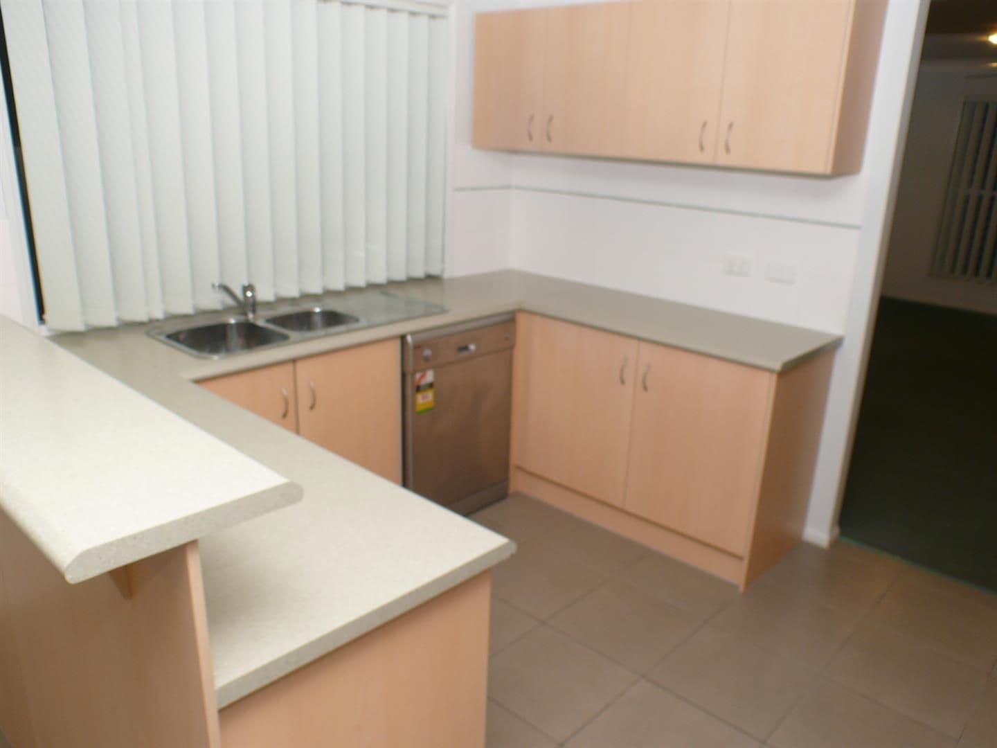 5 Marsh Street, UPPER COOMERA QLD 4209, Upper Coomera - Thumbnail 4