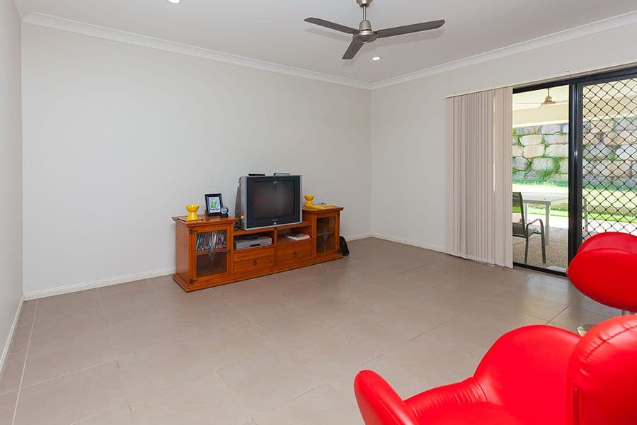 1 Lucy Court, Augustine Heights QLD 4300, Augustine Heights - Thumbnail 4