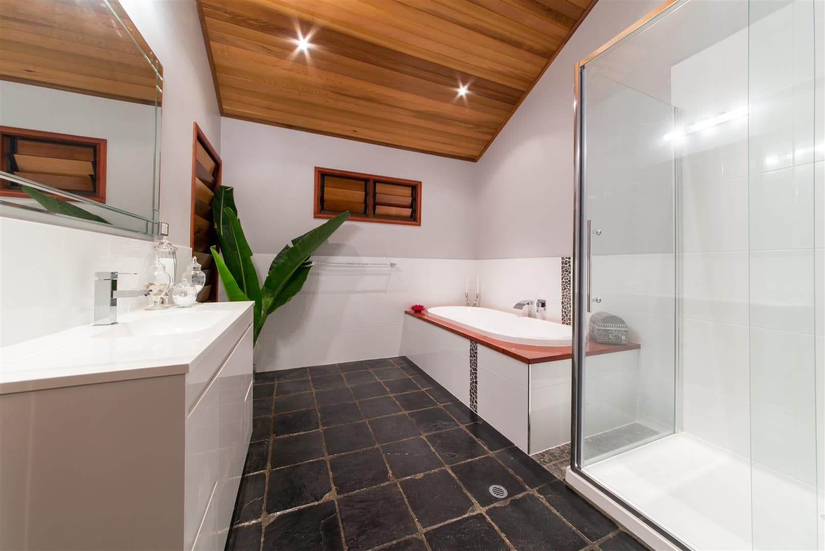 18 Kara Crescent, Airlie Beach QLD 4802, Airlie Beach - Thumbnail 6