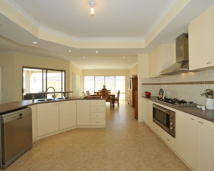 81 Cedar Avenue, Esk - Thumbnail 2