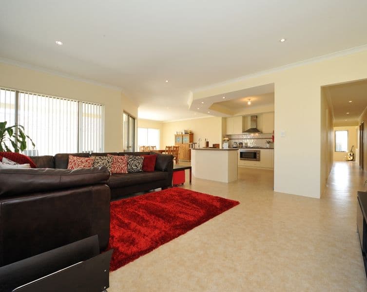 81 Cedar Avenue, Esk - Thumbnail 3